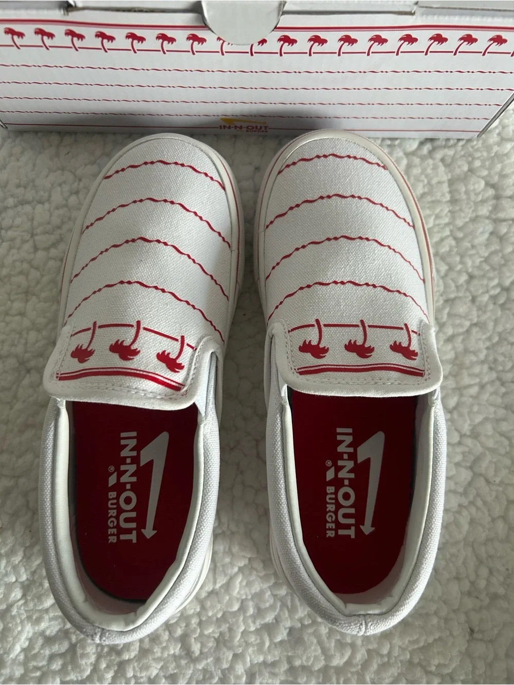 IN-N-OUT Kids Canvas “Drink Cup” slip-on shoes size 2